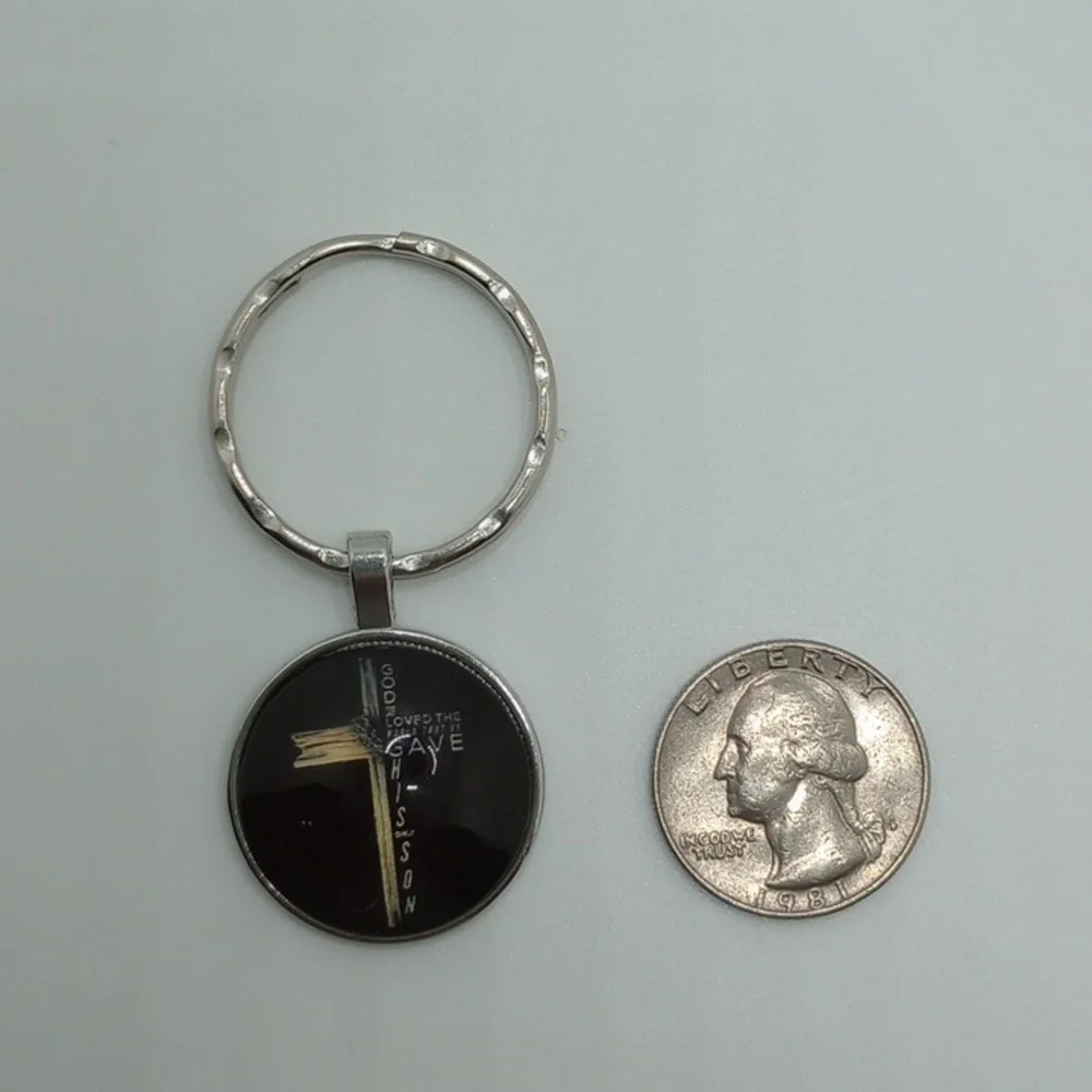 Round Cross Scripture keychain - Picture 4 of 4